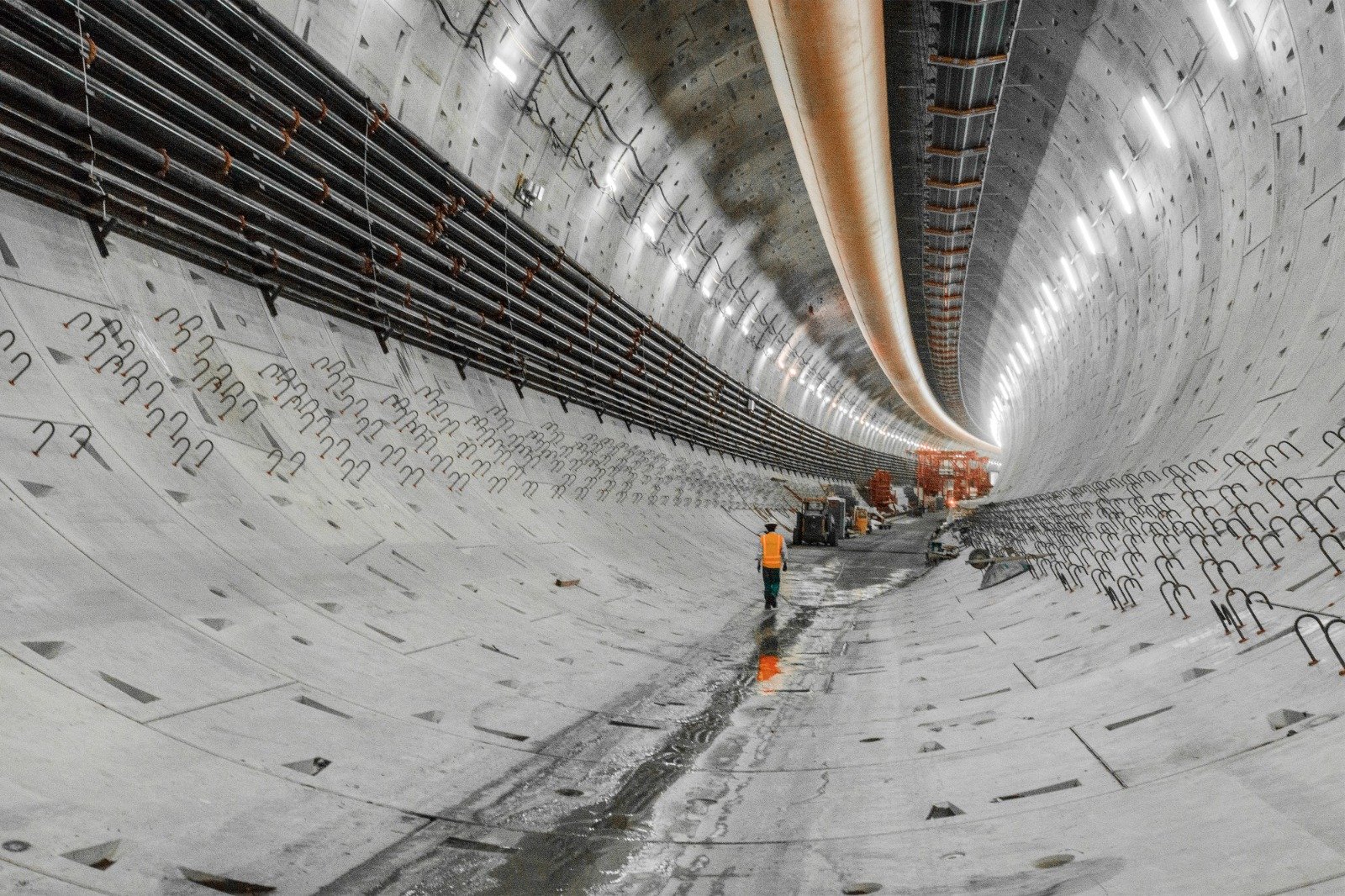 Ingenieros colaborando en obra